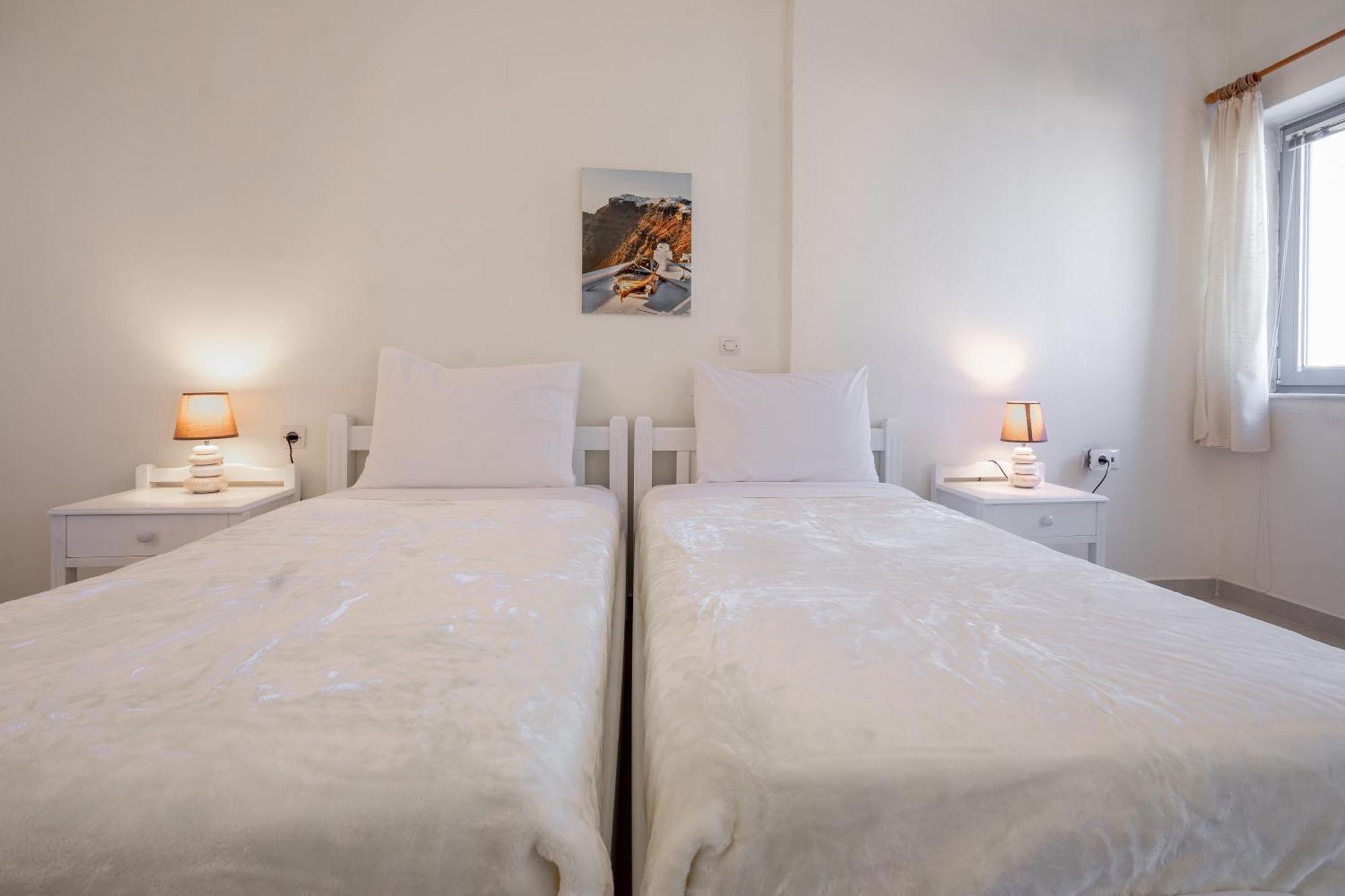 Ersi Villas Fira  Room photo